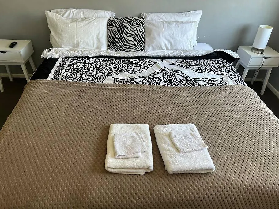 Family 3-Bedroom Everton Hills Apartment Brisbane 0*,